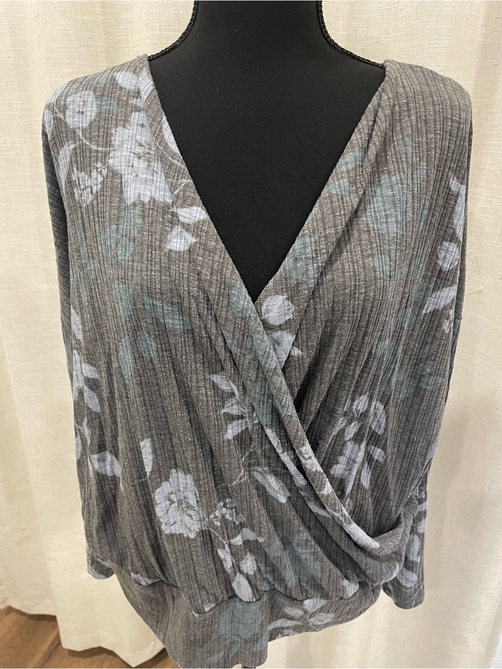 Ribbed Floral Grey with light blue and teal floral design
